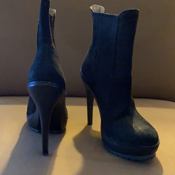 BCBG MaxAzria stiletto boot ! Sz 6 - Picture 2 of 3